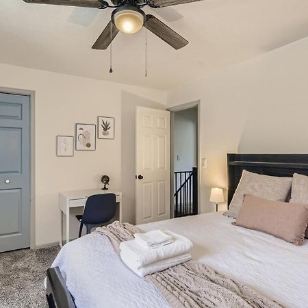Rare Find Modern Townhome In The Heart Of Old Colorado City Colorado Springs Exterior photo