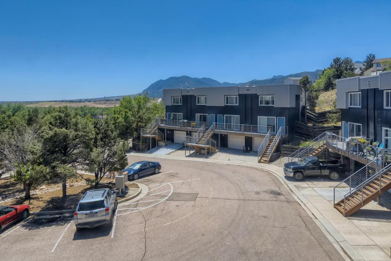 Rare Find Modern Townhome In The Heart Of Old Colorado City Colorado Springs Exterior photo