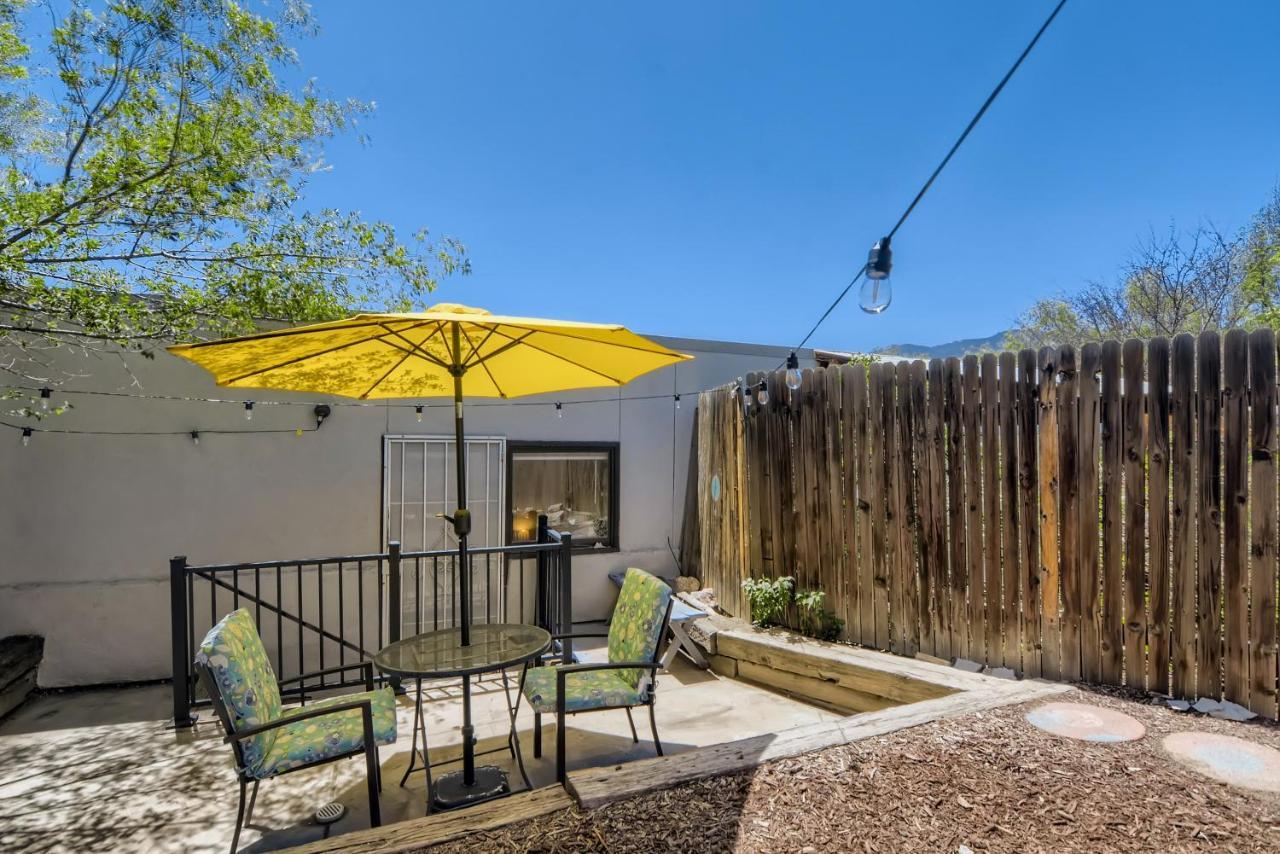 Rare Find Modern Townhome In The Heart Of Old Colorado City Colorado Springs Exterior photo