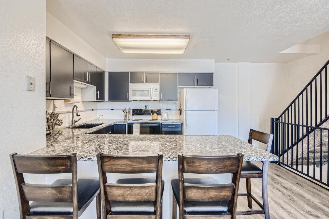 Rare Find Modern Townhome In The Heart Of Old Colorado City Colorado Springs Exterior photo