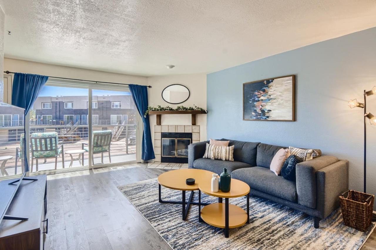 Rare Find Modern Townhome In The Heart Of Old Colorado City Colorado Springs Exterior photo